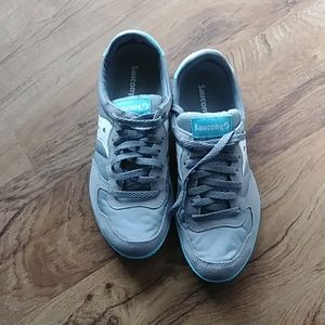 Saucony tennis shoes